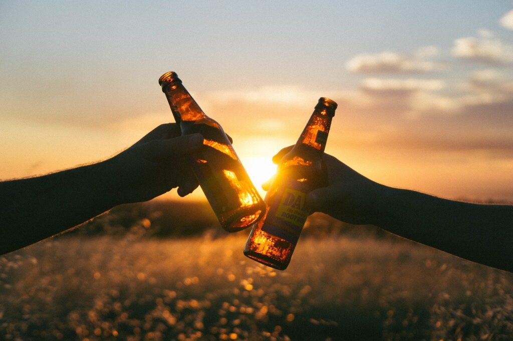 beer, cheers, sunset-839865.jpg